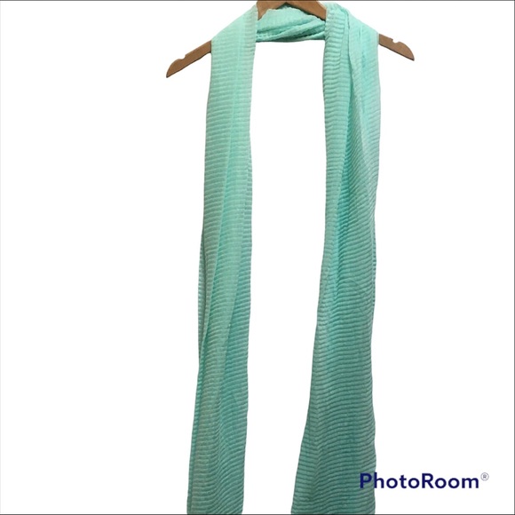 Indigo Spring Scarf 🌿 - Picture 3 of 7